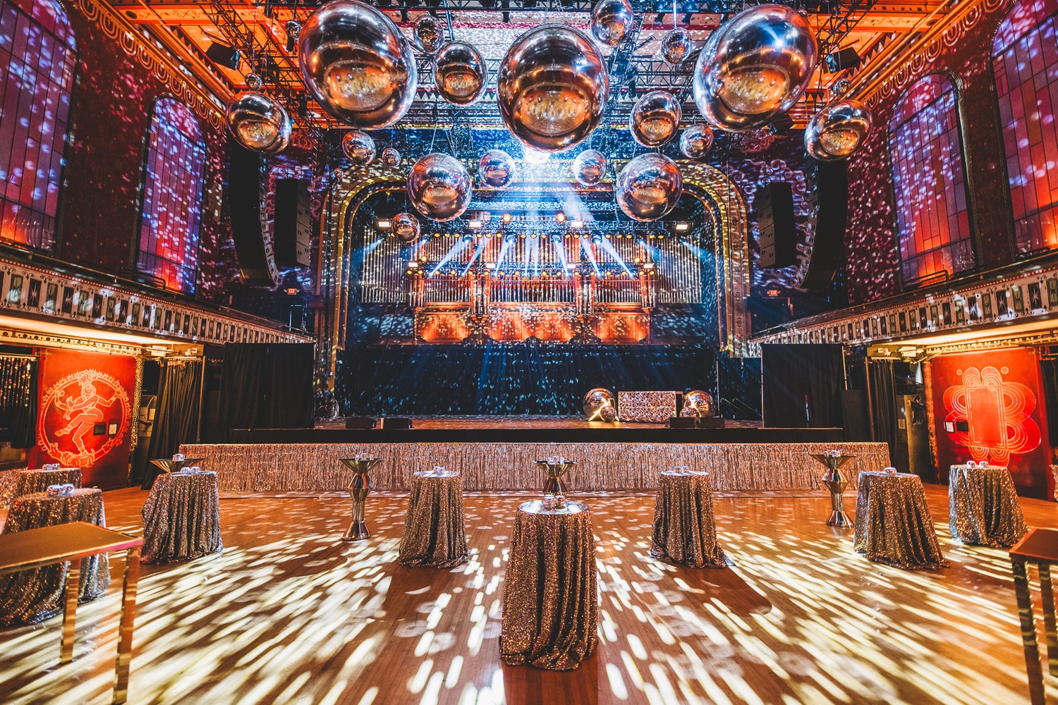 Glitzy-Concert-Hall-Reception-